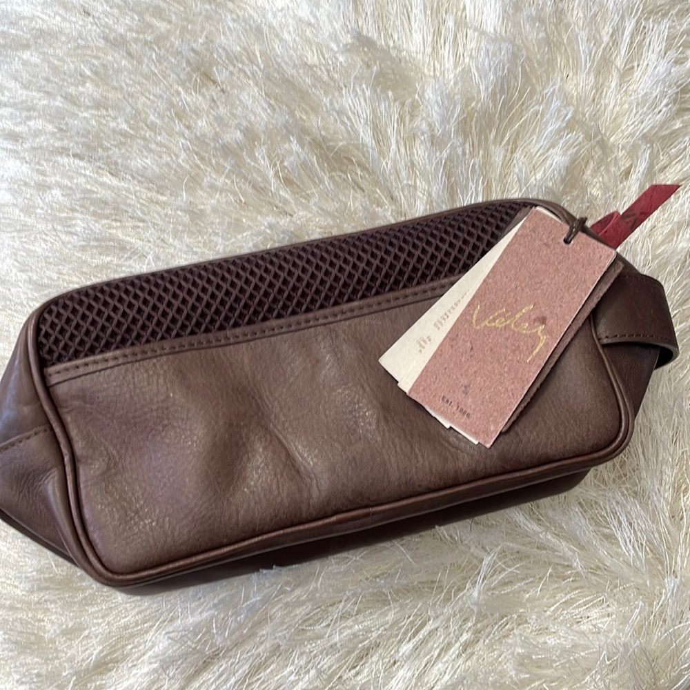 Vélez real leather travel bag. NWT! Cafe brown!